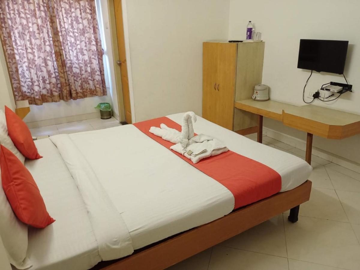 Hotel Wayfare Sirdi Kültér fotó
