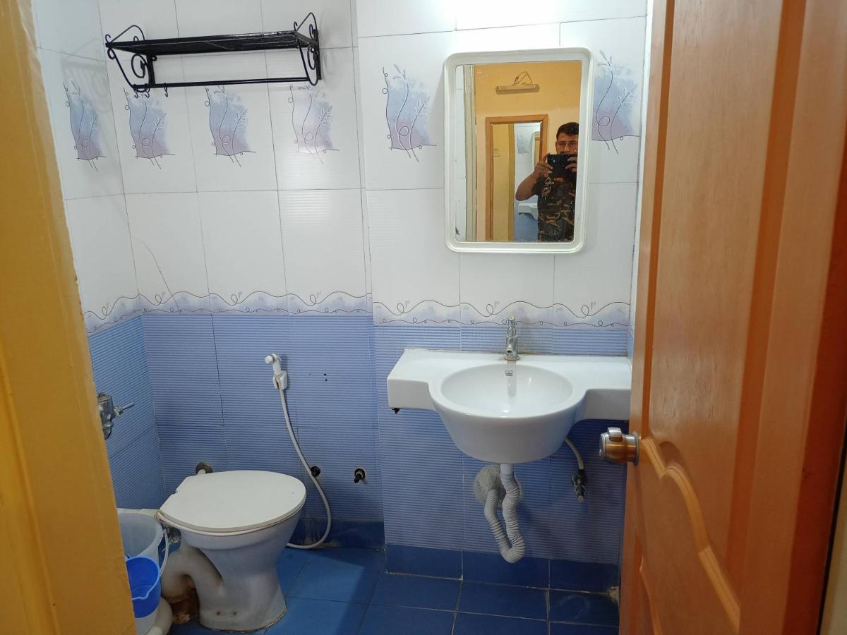Hotel Wayfare Sirdi Kültér fotó